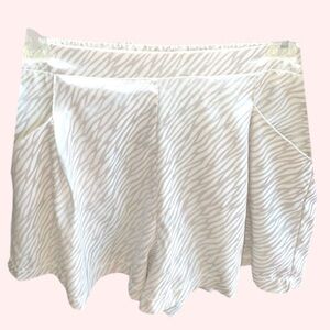 Glam Satin Pleated Hi Waist Shorts 3” Rise Ivory Animal Print New w/Tags Sz M